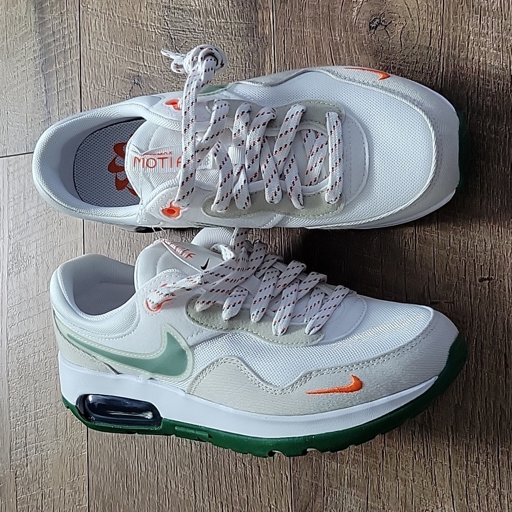 Nike sneakers Air Max Motif  new condition. never worn.  No box included
